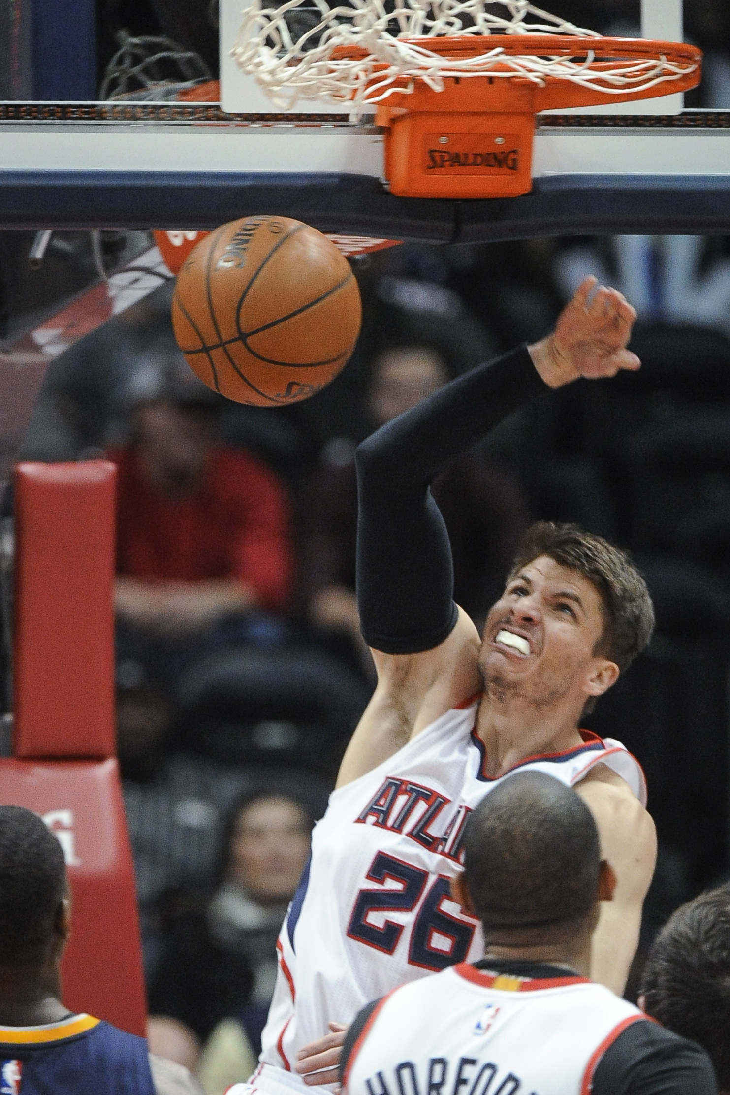 Korver dunks, Hawks win 14th in a row, 110-91 over Pacers