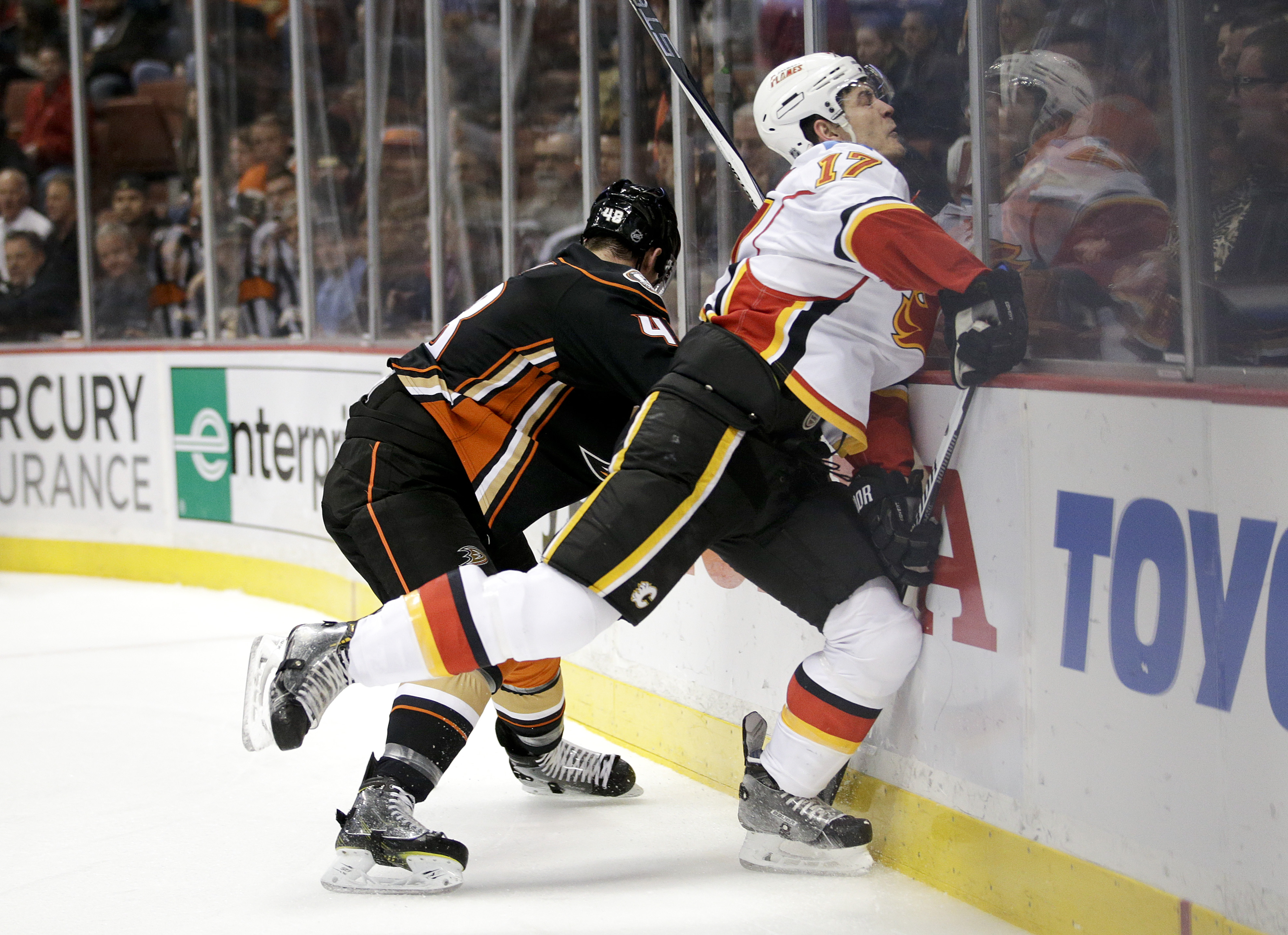 Lovejoy propels streaking Ducks past Flames 6-3
