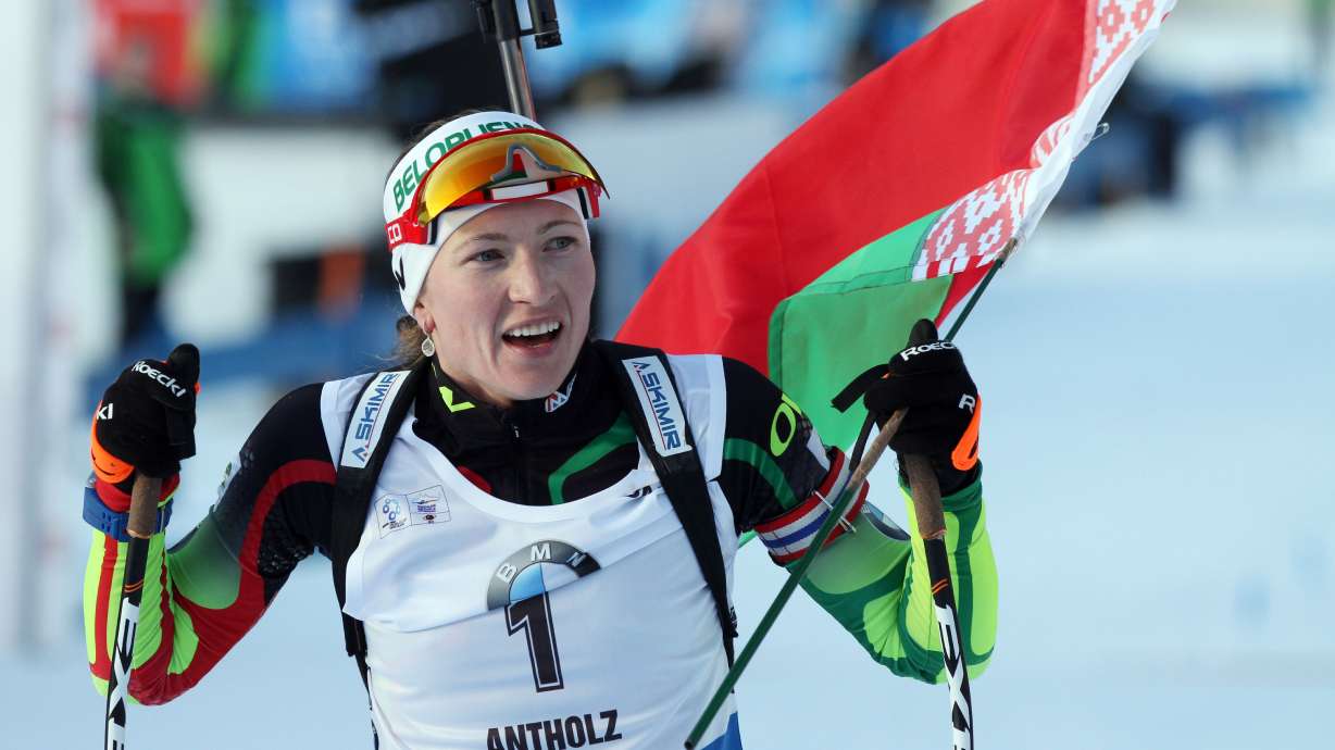 Schempp and Domracheva each win 3rd straight biathlons