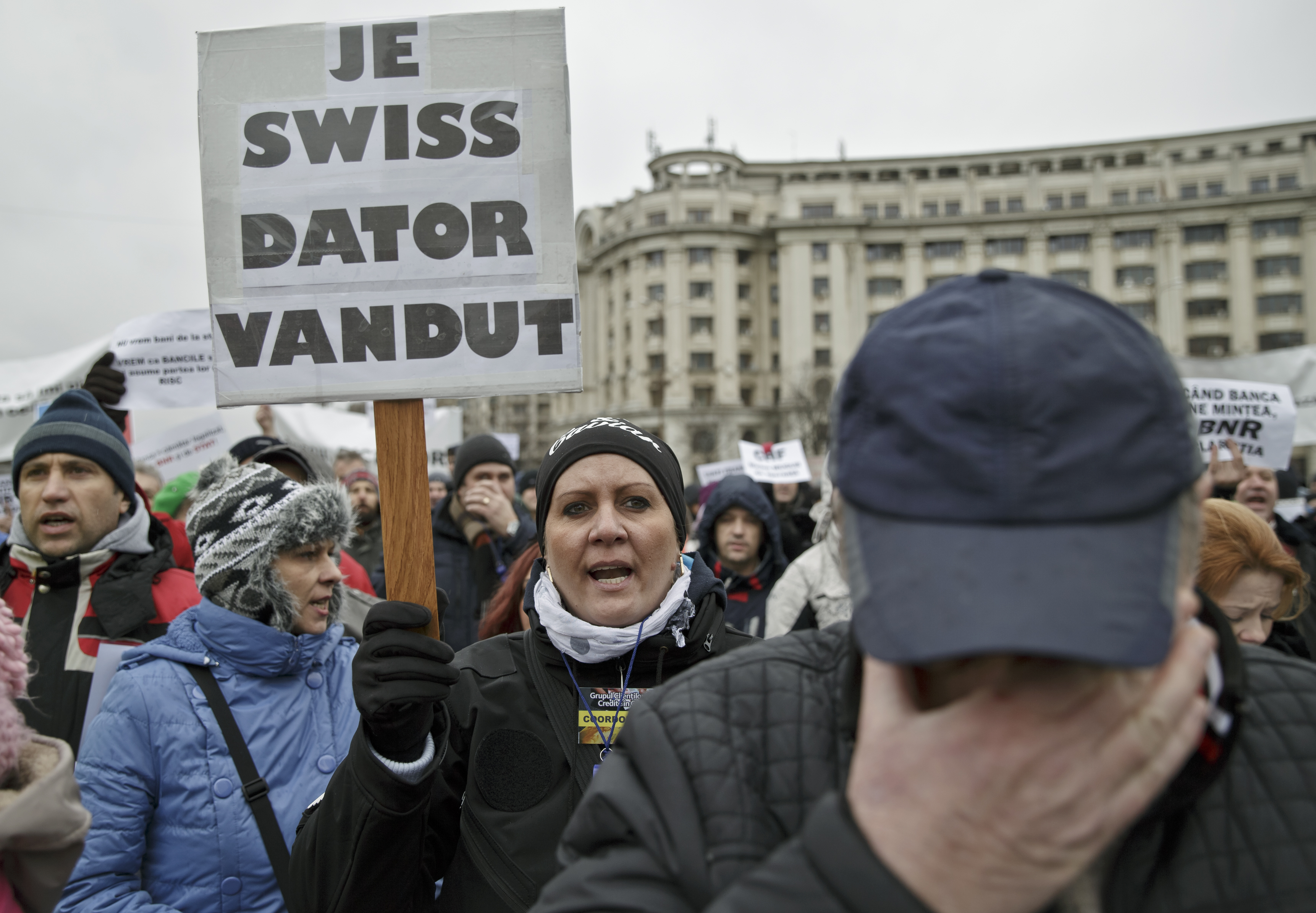 Romanians protest Swiss franc loans repayments