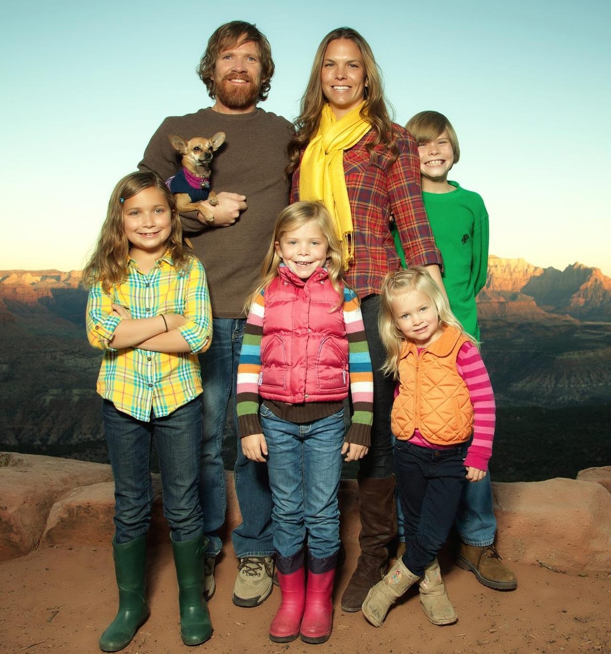 Matt Gunn poses with his wife, Danika, and four children. (Photo: Matt Gunn, http://www.grandcircletrails.com/)