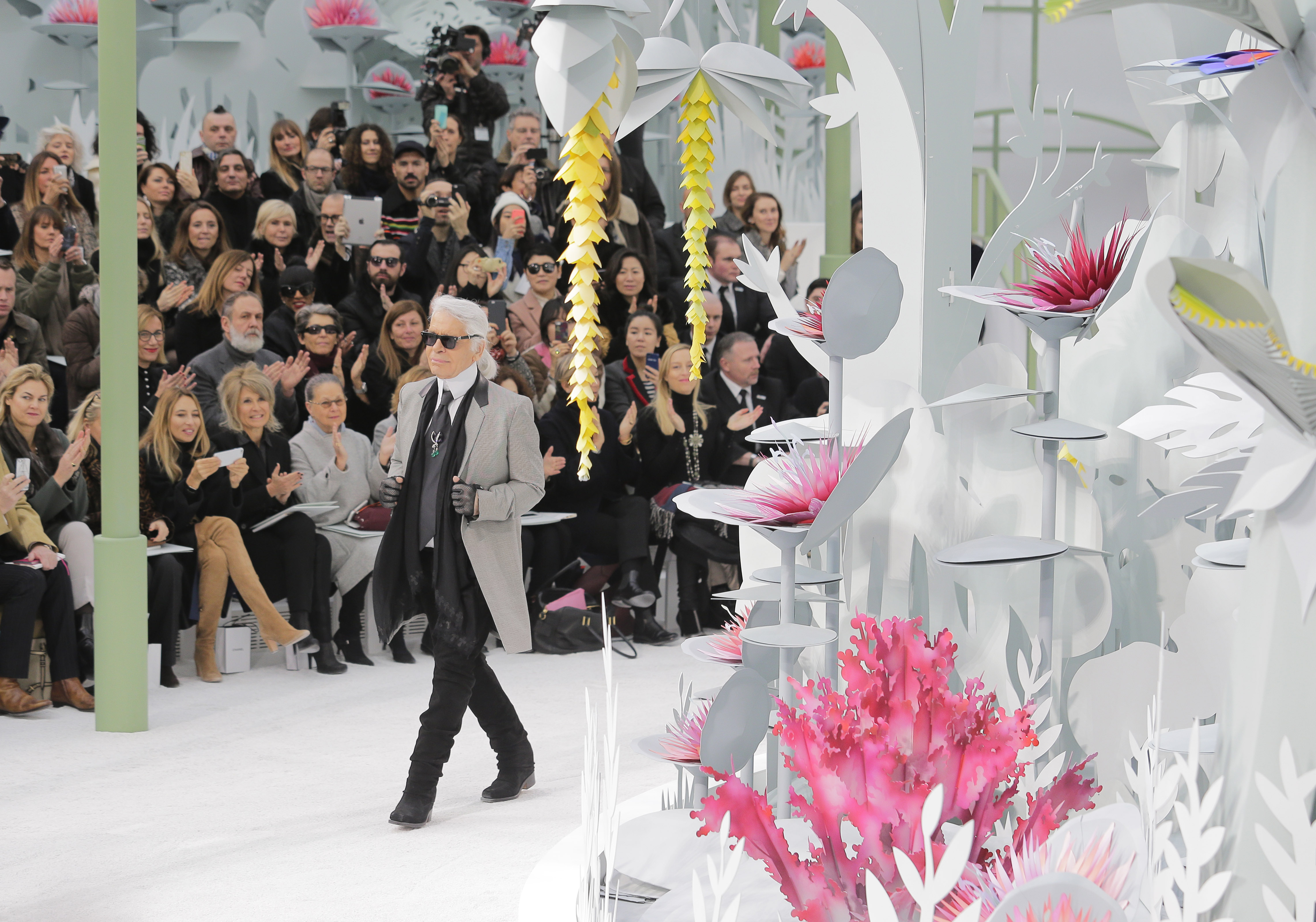 Kristen Stewart, Robin Wright hit politically-minded couture