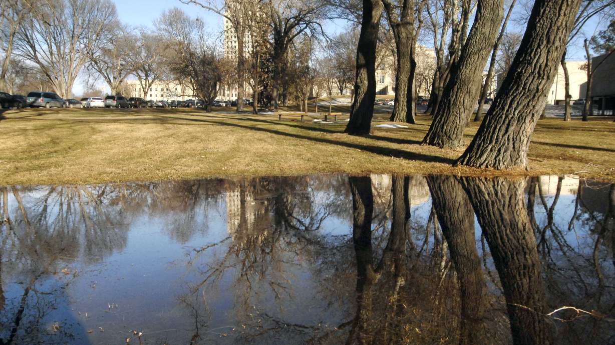 More warm temperature records fall in the Northern Plains