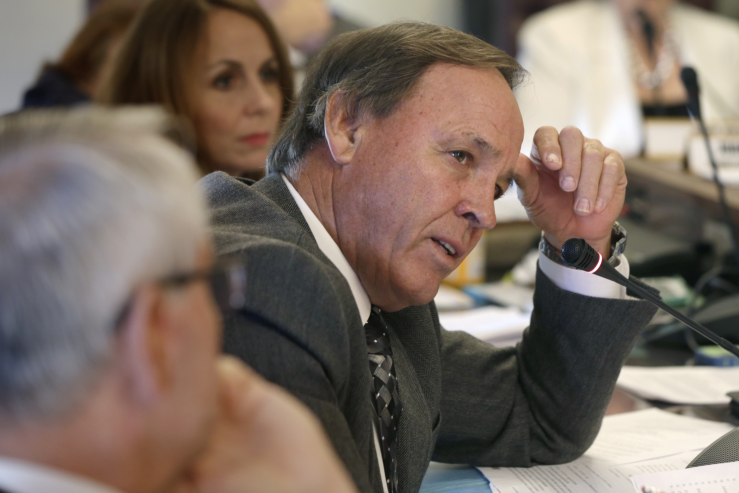 Panel advances effort to continue Arkansas Medicaid plan