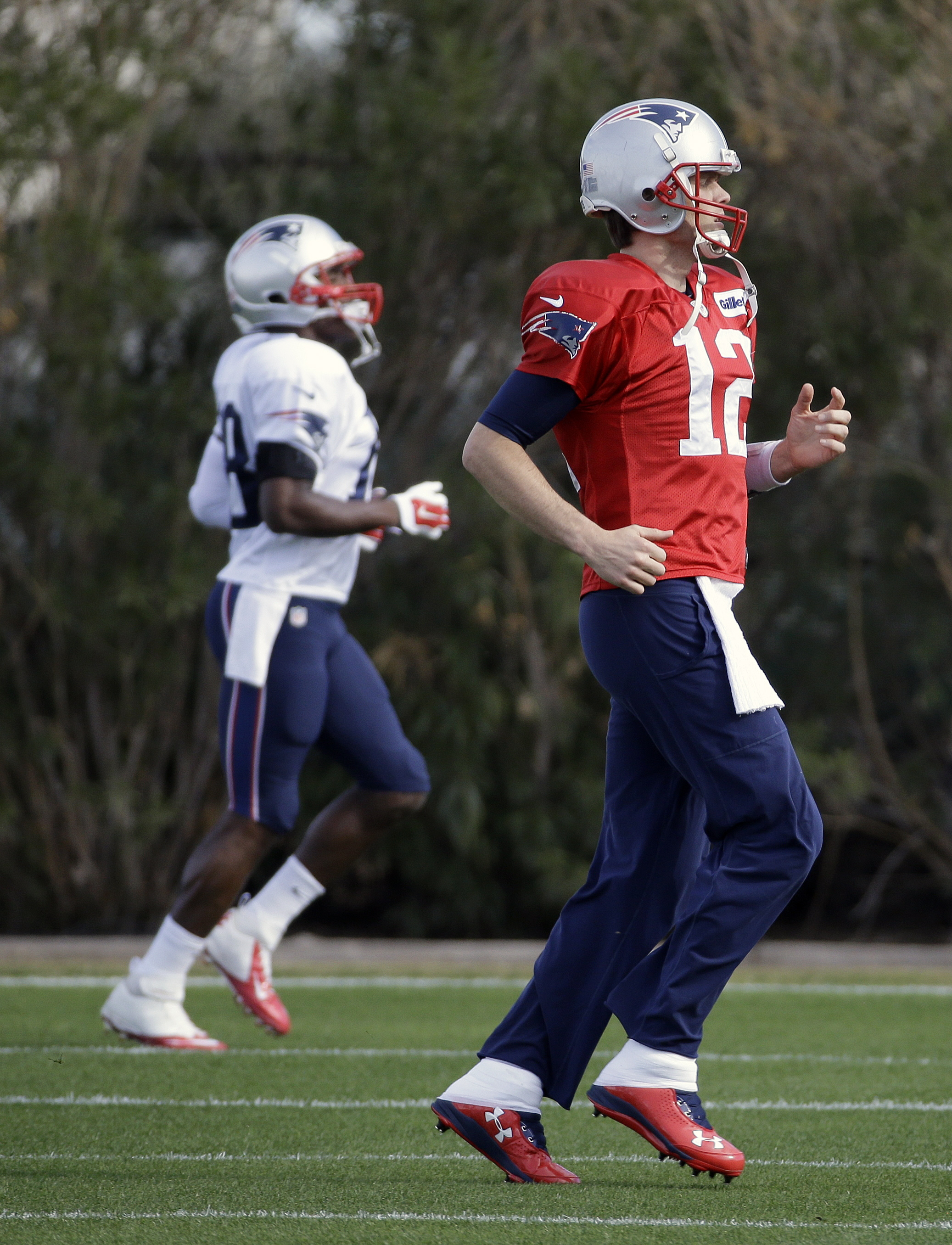 Brady full practice participant despite cold, ankle problem