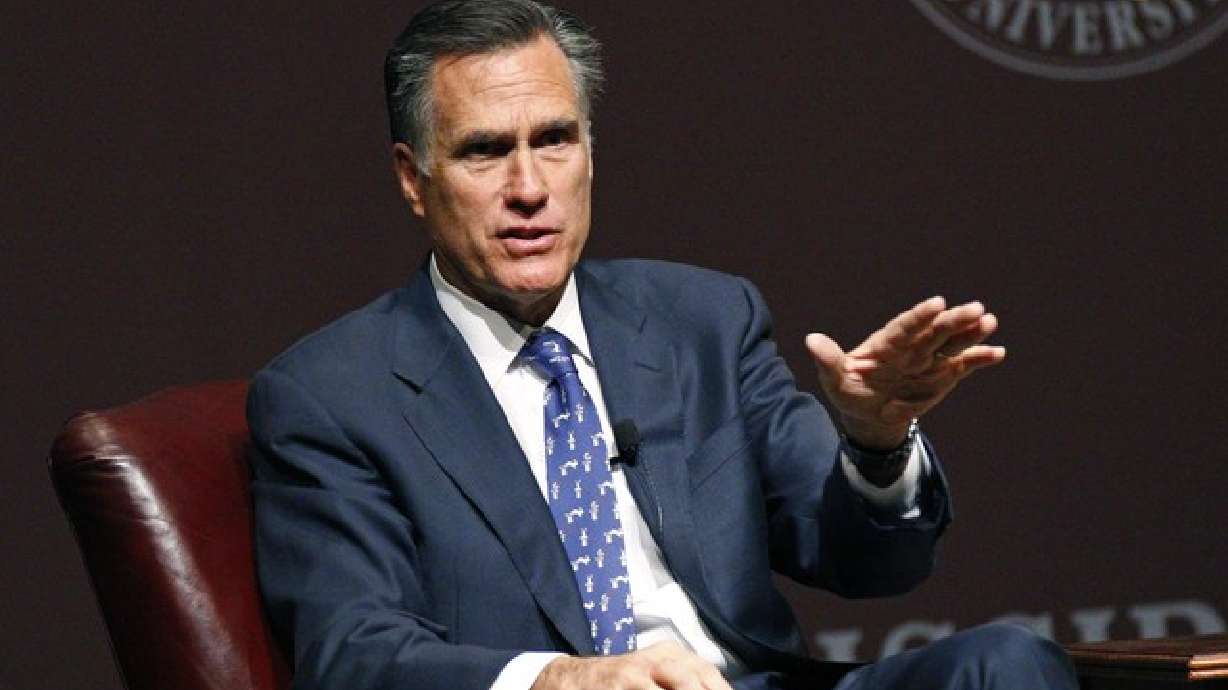 Romney courts middle class, jabs Clinton in Mississippi
