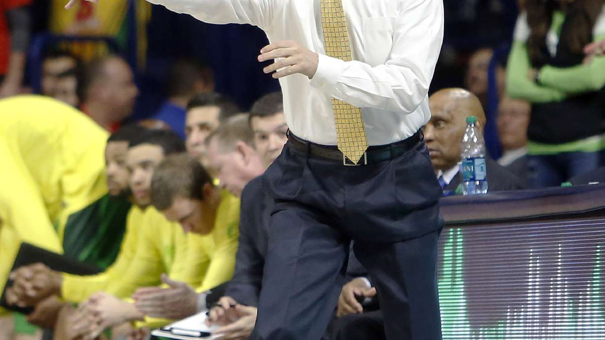 No. 6 Wildcats race away from Ducks early in 90-56 rout