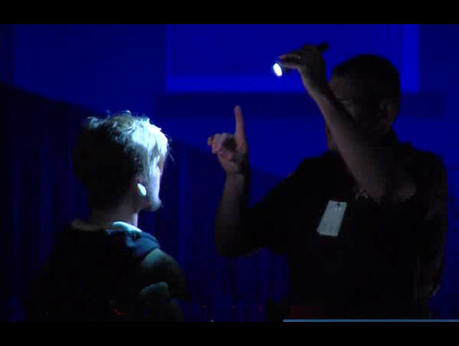 Grupo de personas huye en persecución de la policía en la madrugada en SLC