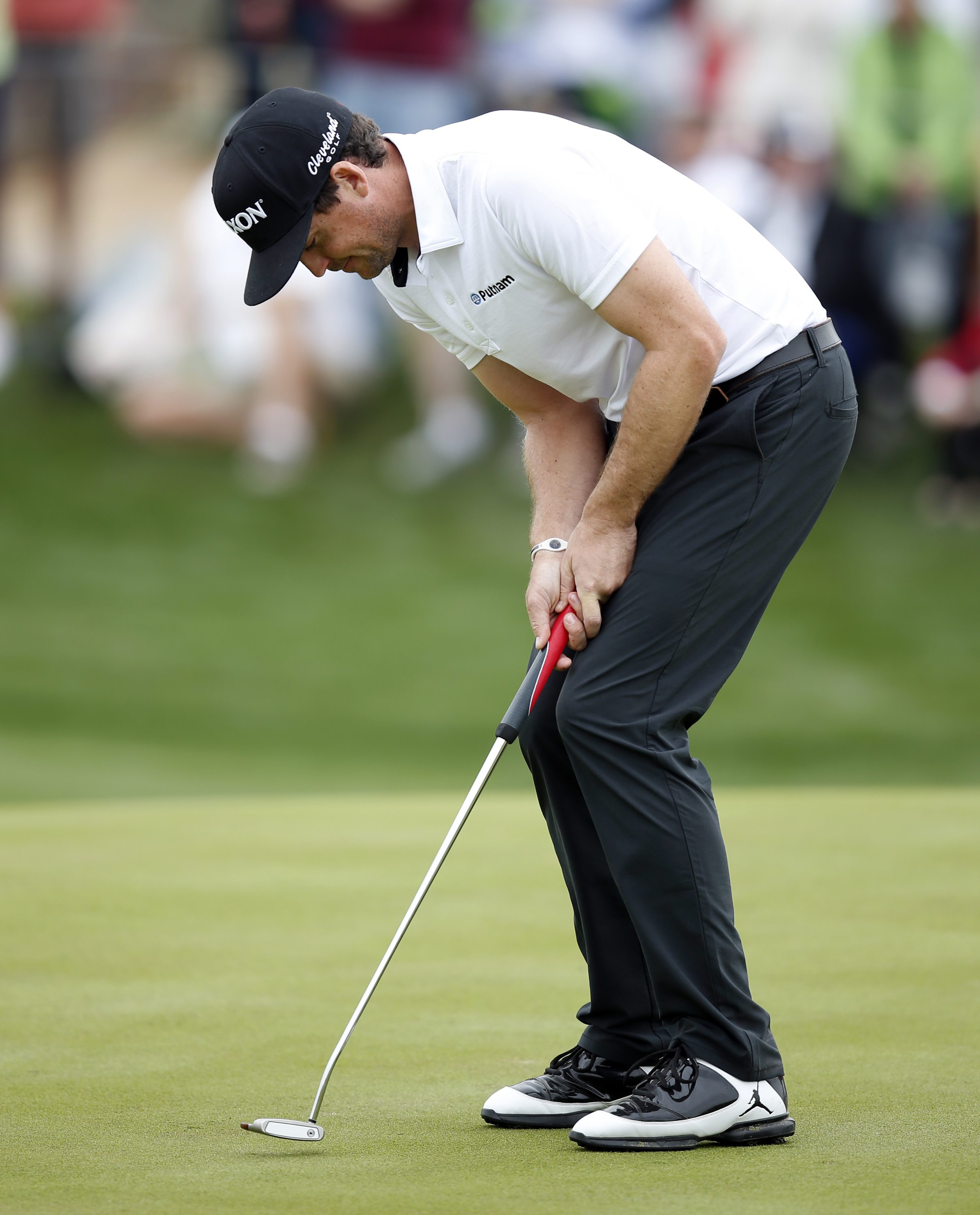 Woods stumbles with chipping in return to golf