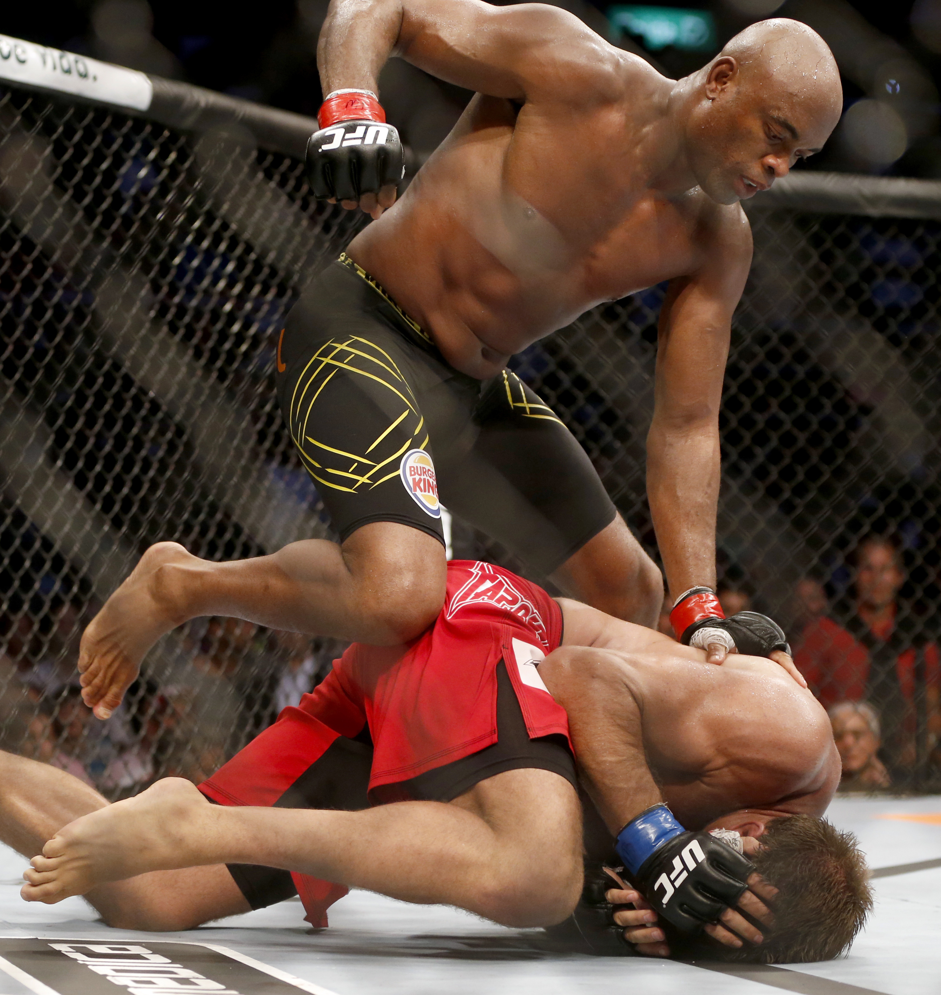 Anderson Silva returns at UFC 183 with his broken leg healed