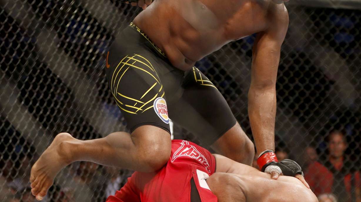 Anderson Silva returns at UFC 183 with his broken leg healed