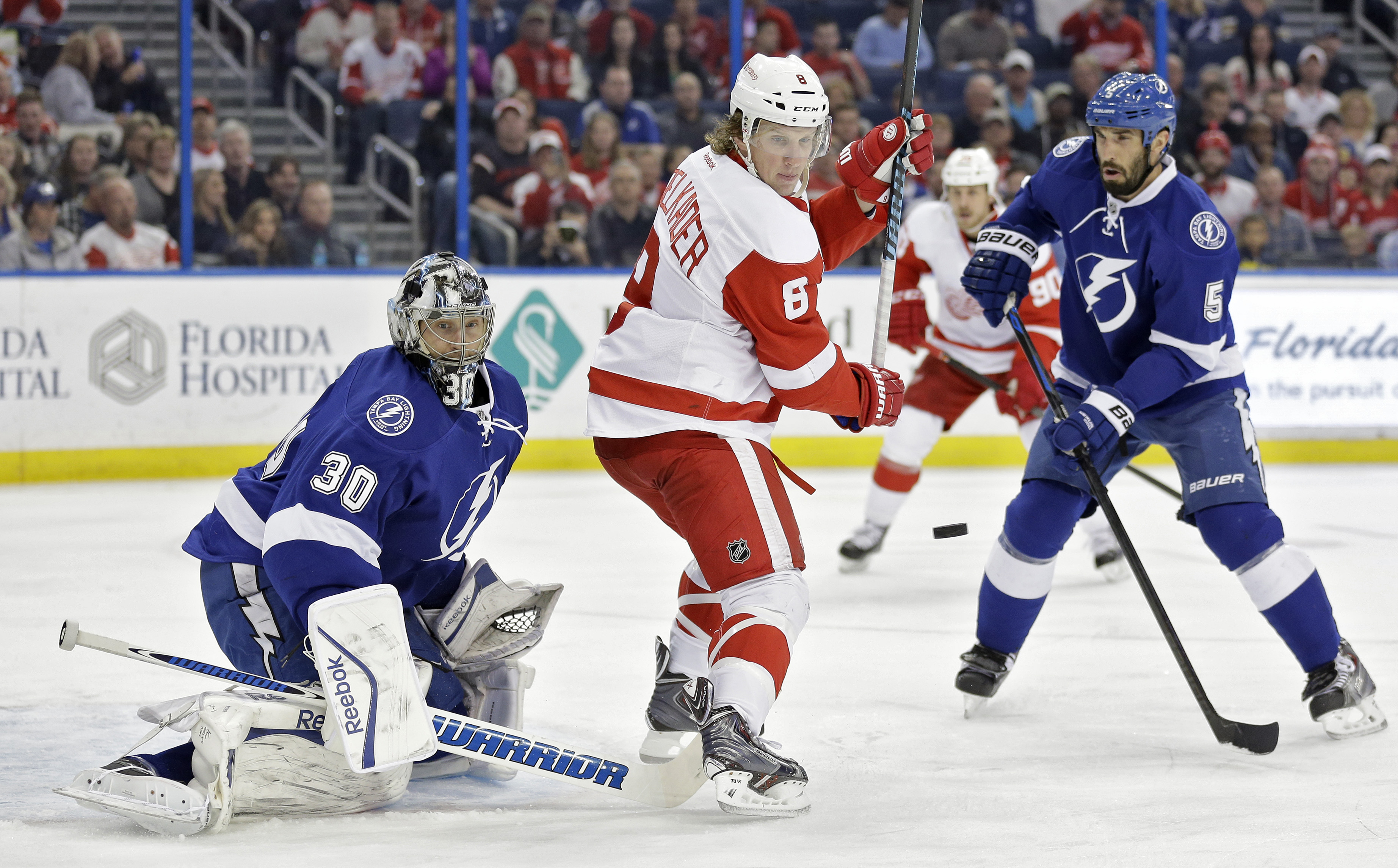 Paquette has 3 goals, Lightning beat Wings 5-1