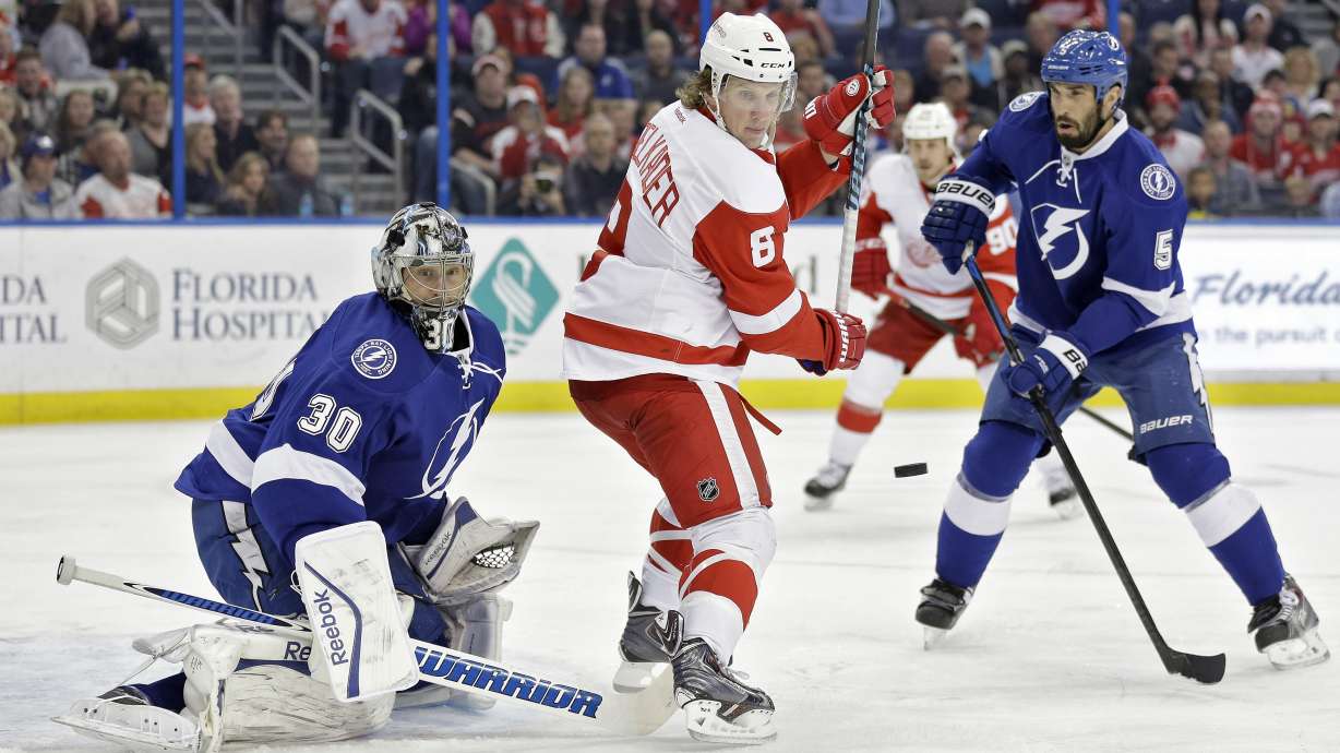 Paquette has 3 goals, Lightning beat Wings 5-1