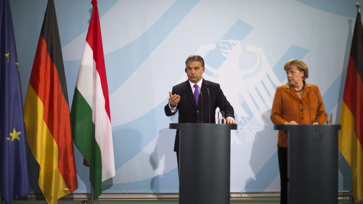 Merkel to visit Hungary at time of huge political challenges