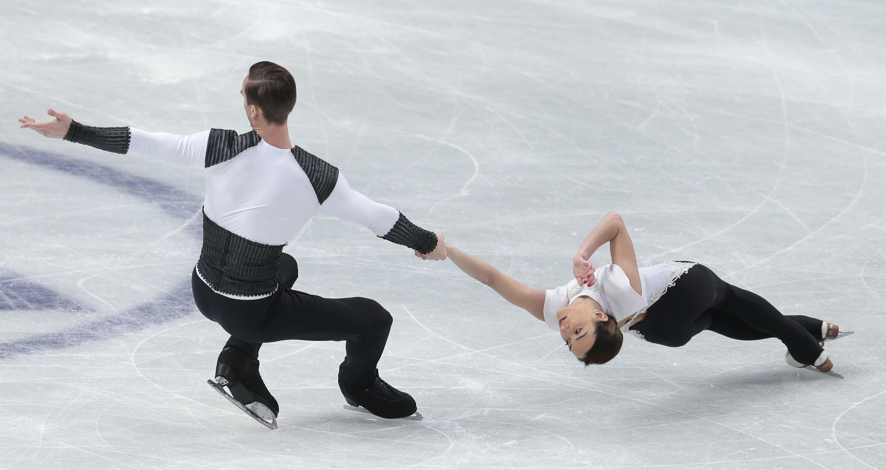 Fernandez wins 3rd European figure skating gold