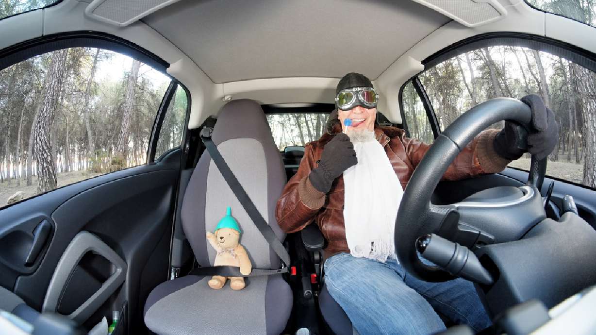 8 things that could distract you while driving