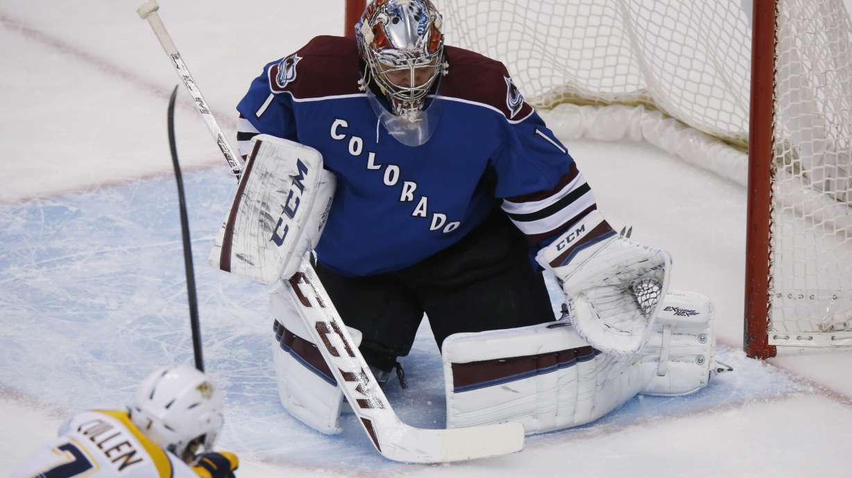 Varmalov makes 23 saves in Avs' shutout of Predators