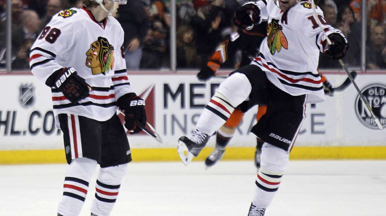 Kane, Sharp lead Blackhawks' 4-1 rout of Anaheim Ducks