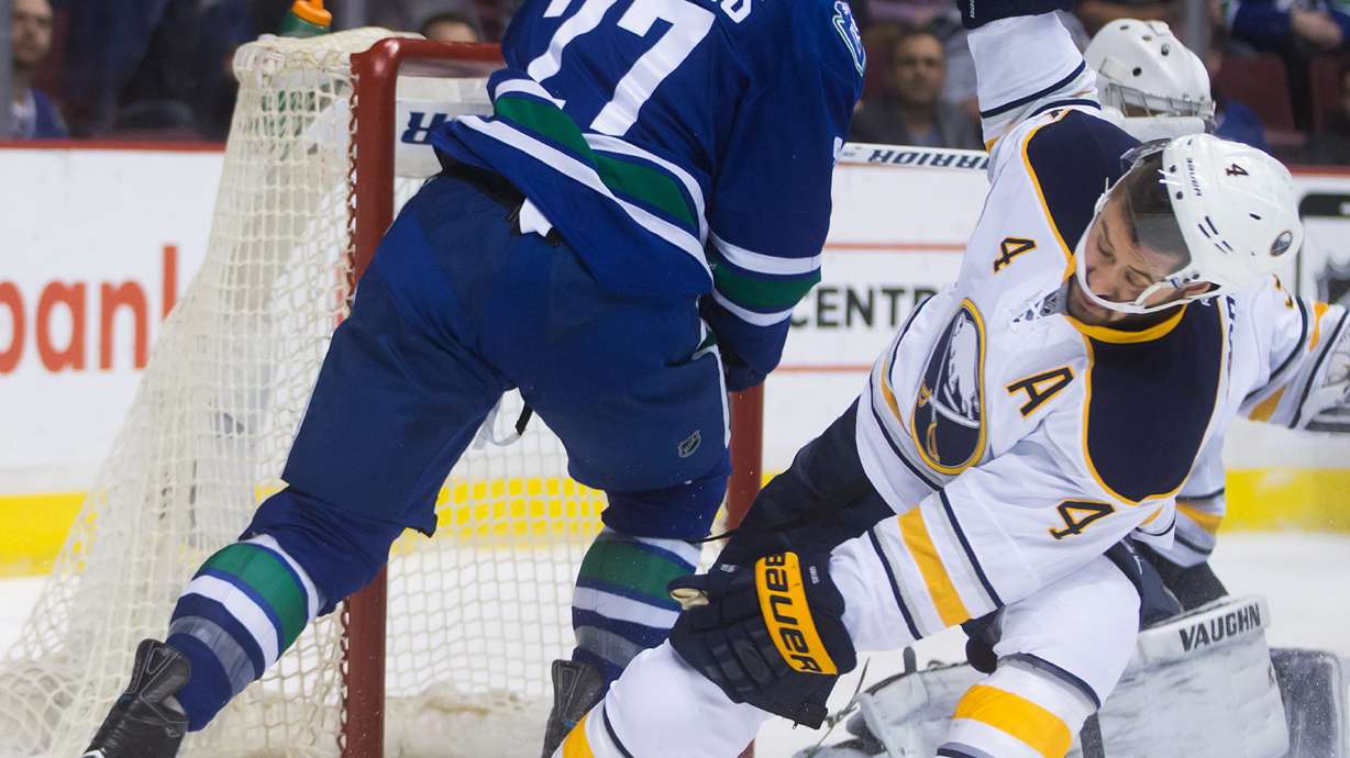 Canucks' Miller makes 20 saves in 5-2 win over Sabres
