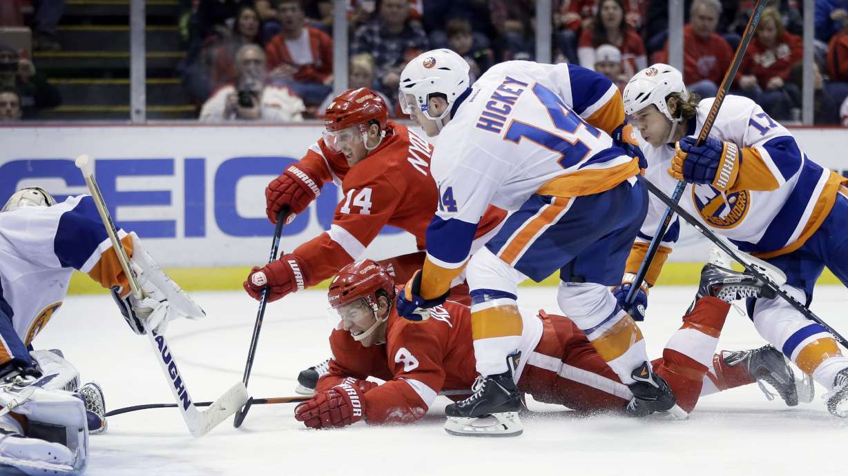 Tatar, Nyquist score on power play, Red Wings beat Islanders