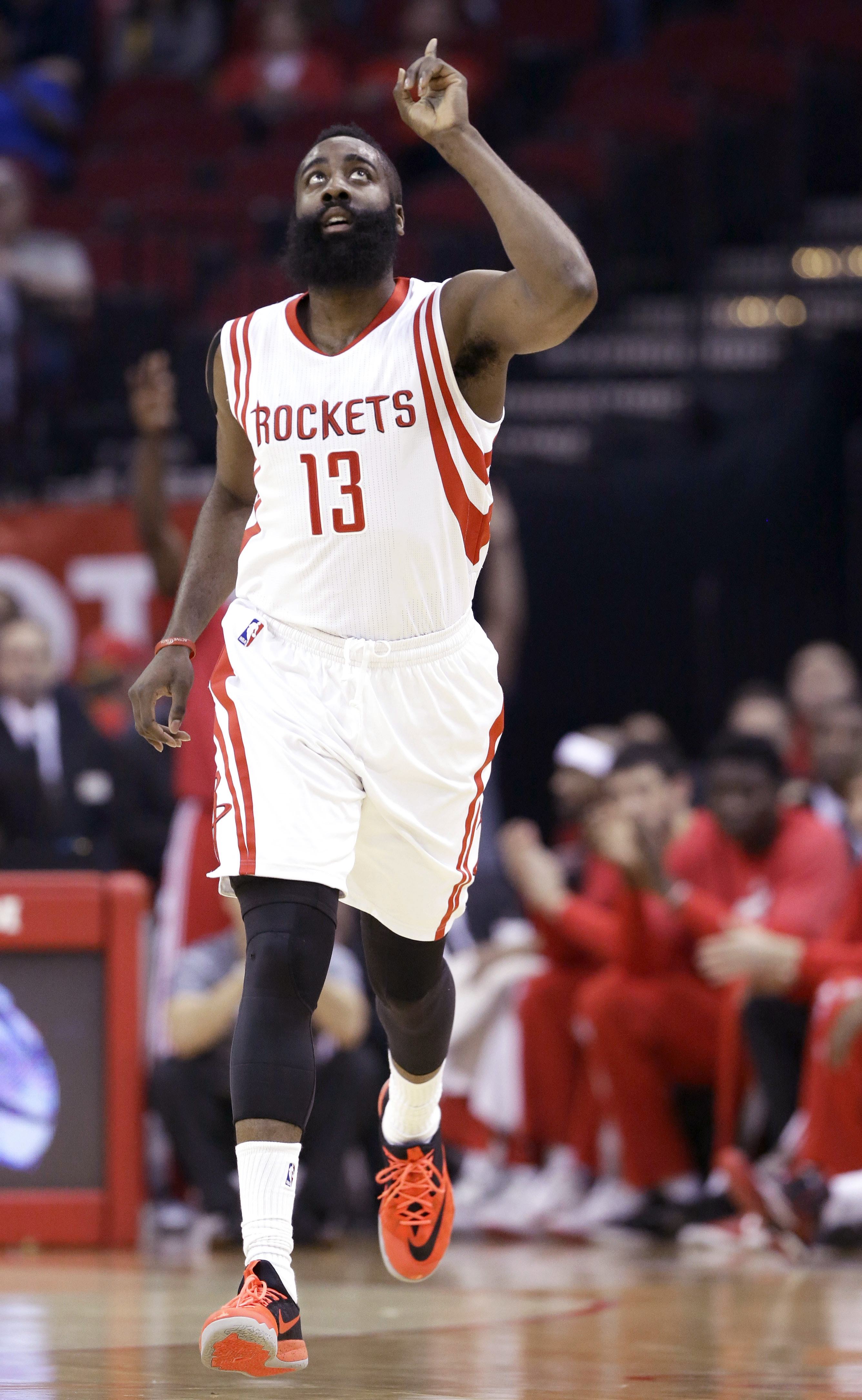 Rockets star Harden leaves briefly with bruised knee