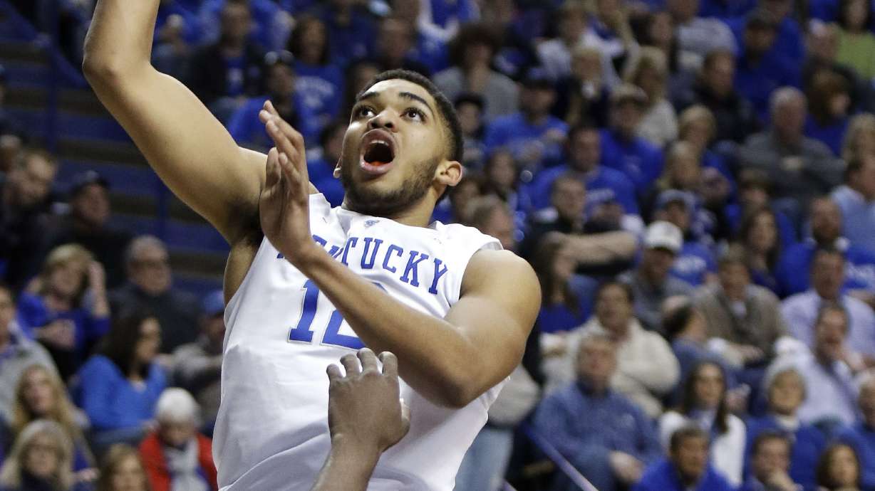 No. 1 Kentucky now the only unbeaten team, tops Alabama