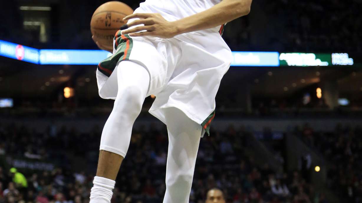 Bucks beat struggling Trail Blazers 95-88