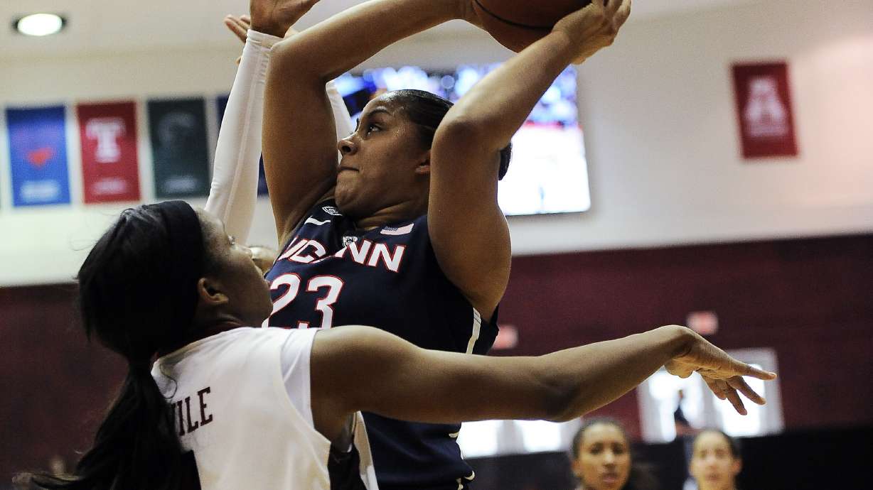 UConn coach Geno Auriemma posts win No. 899, tops Temple