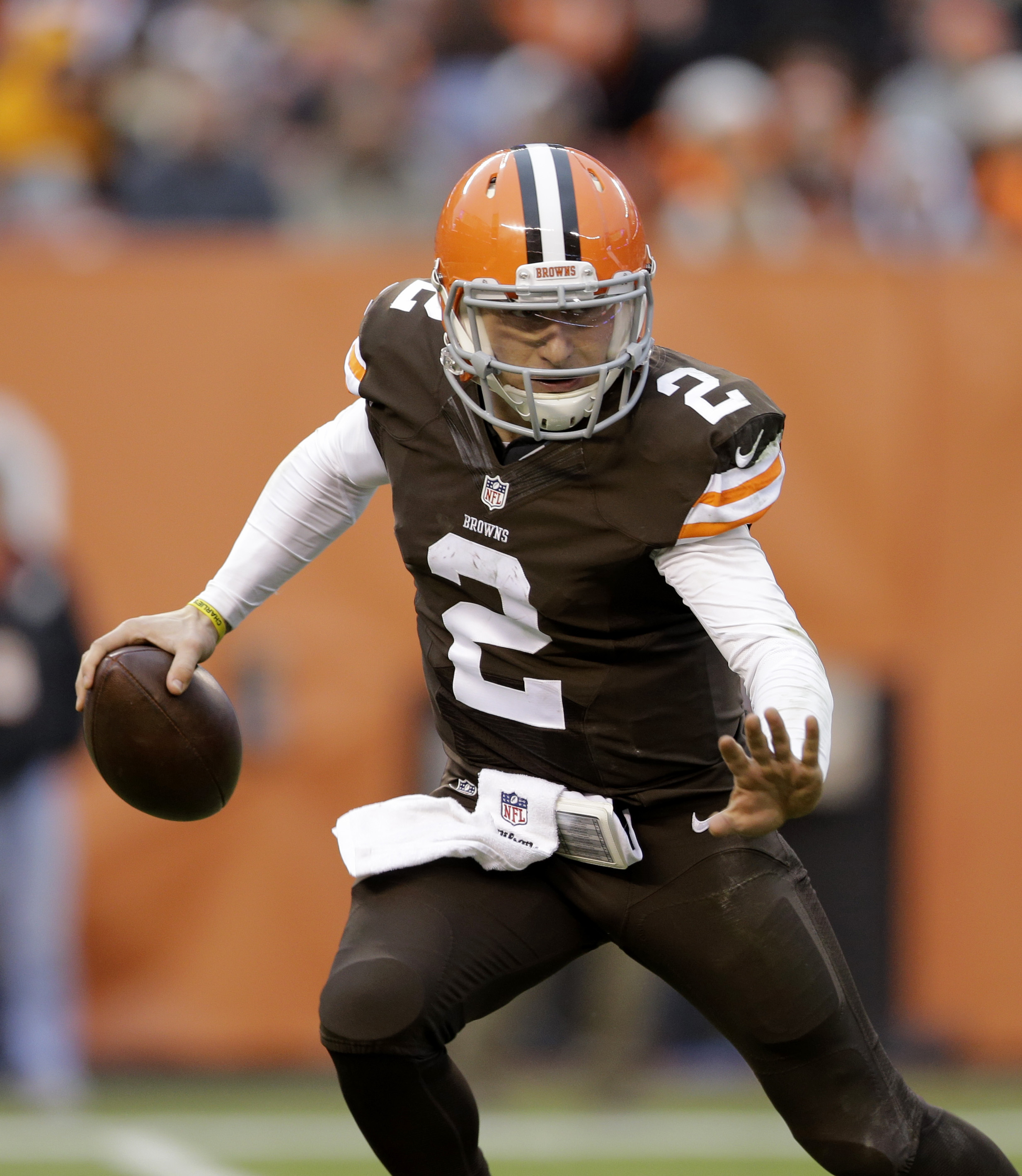 Browns quarterback Johnny Manziel enters treatment