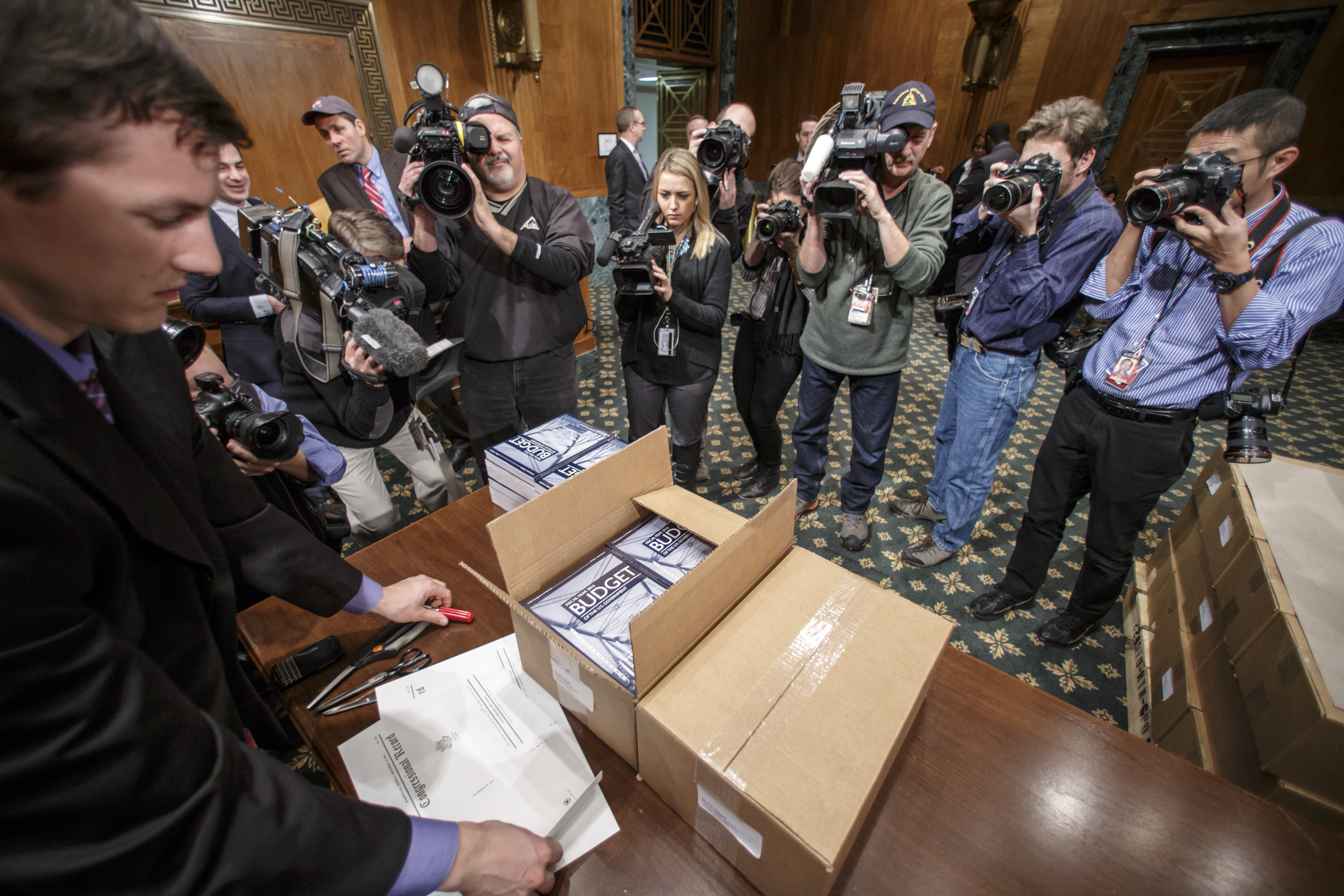 Obama's budget targets high cost of cutting-edge drugs