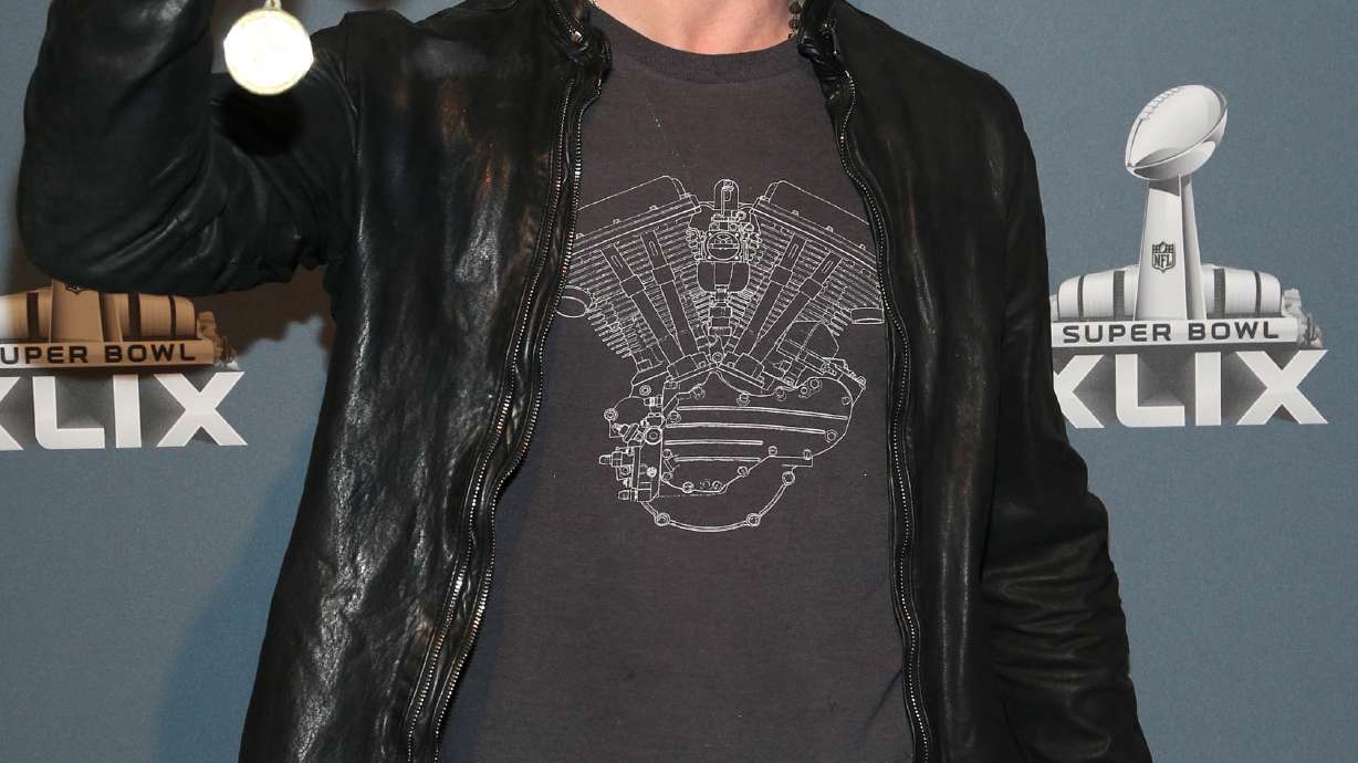 Correction: People-Dierks Bentley story