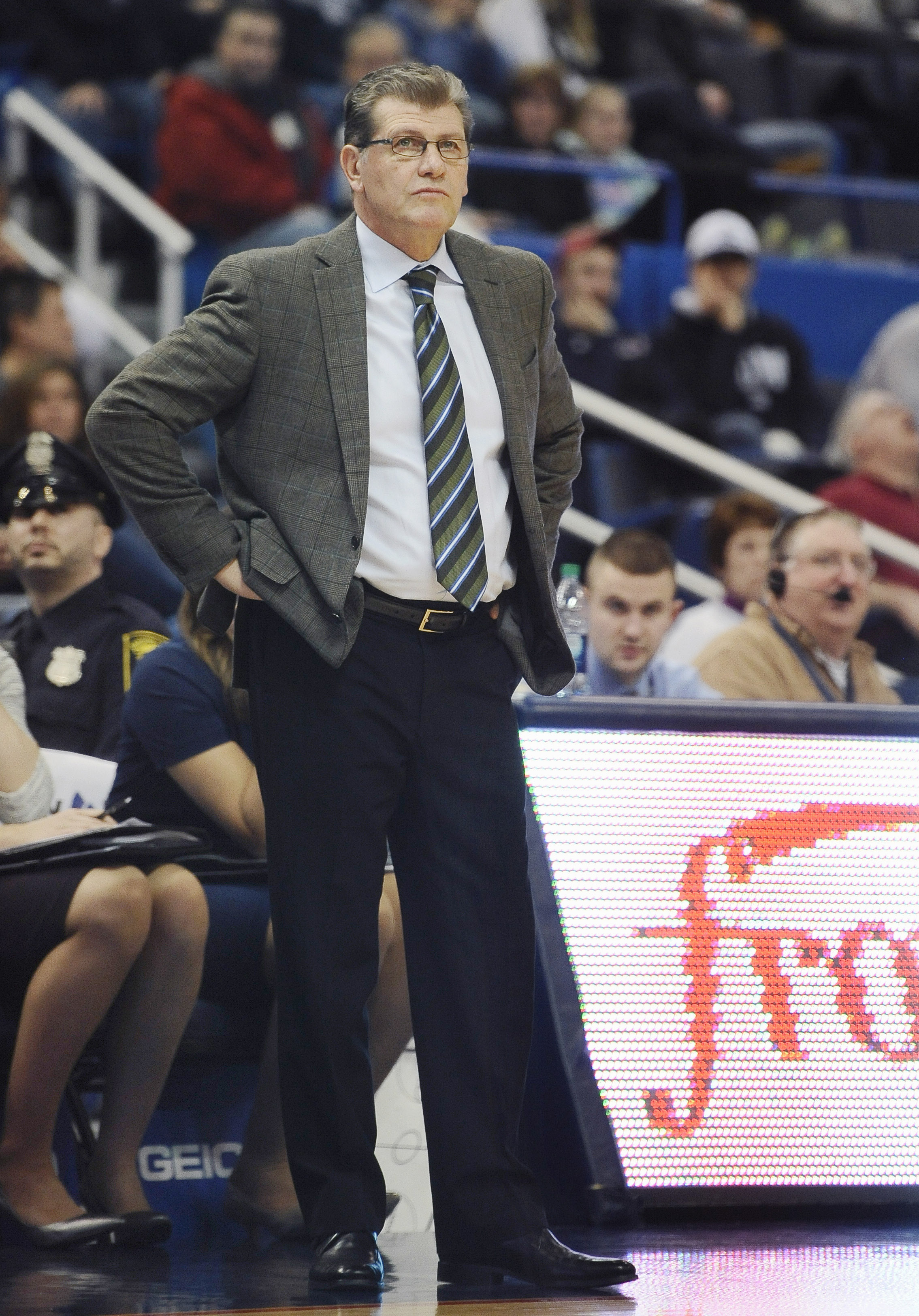 Auriemma still focused on fundamentals 899 wins into career