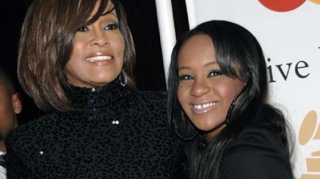 Representante: Hija de Whitney Houston batalla por su vida