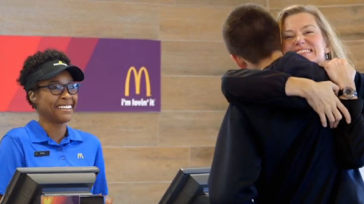McDonald anuncia campaña en la que los clientes pueden pagar con amor y no con dinero