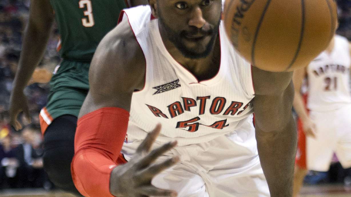 Middleton scores 25, Bucks beat Raptors 82-75