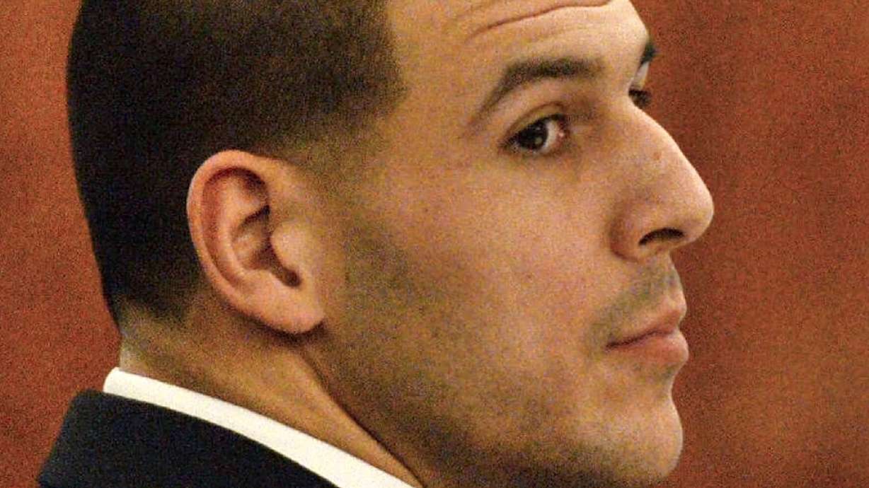 Judge removes juror from Aaron Hernandez murder trial