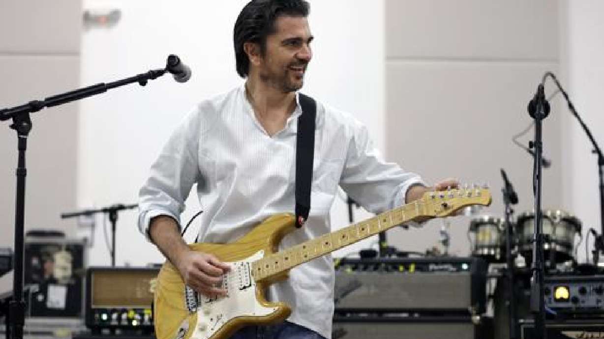 Exclusiva AP: Juanes cantará en los Grammy, en español