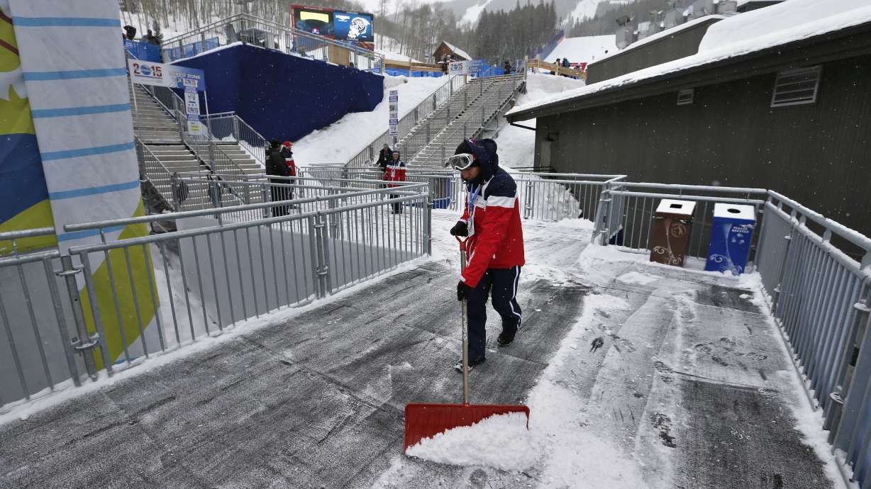 Anna Fenninger wins super-G at worlds; Lindsey Vonn 3rd