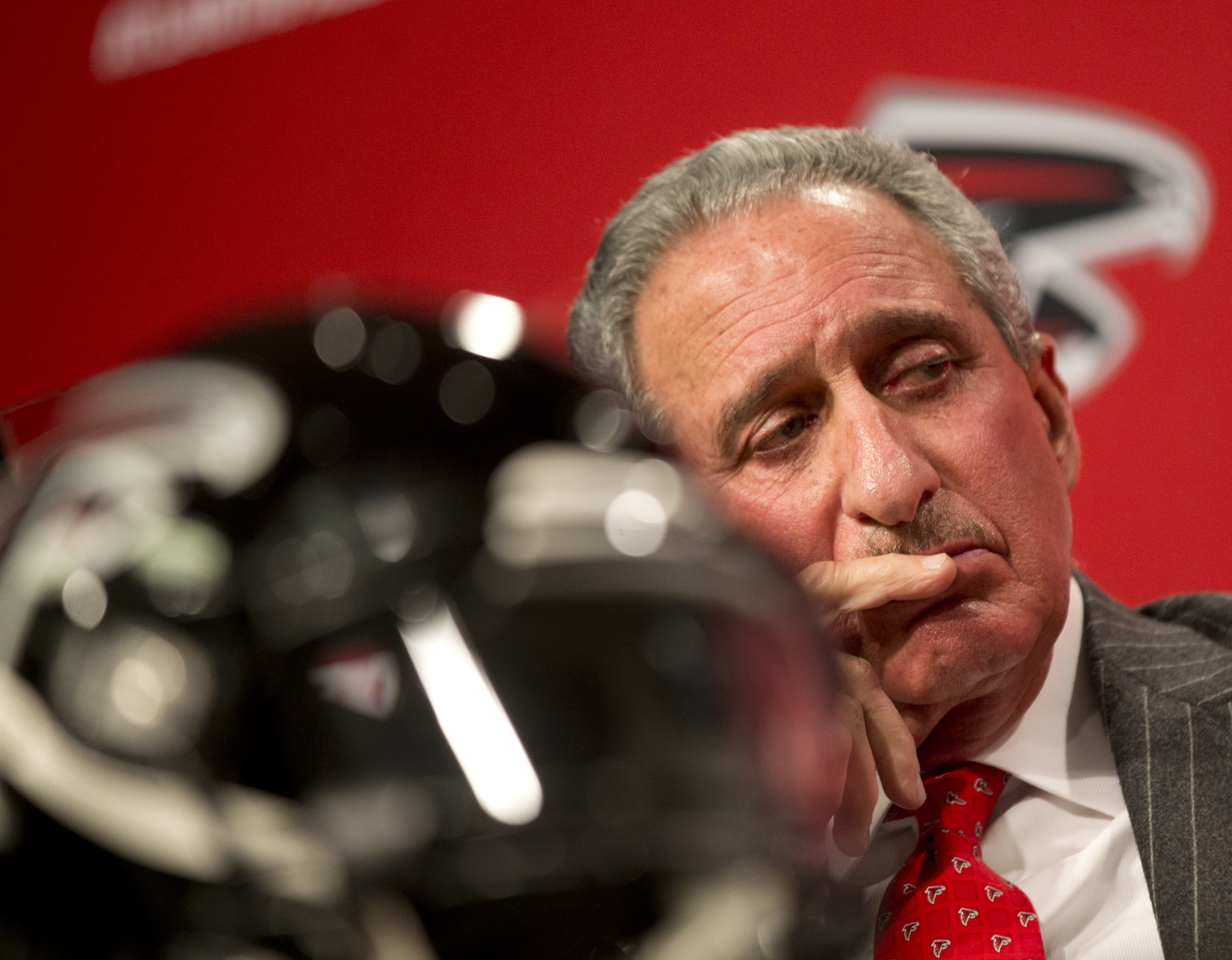 Blank says Falcons 'wrong' to add fake crowd noise to games