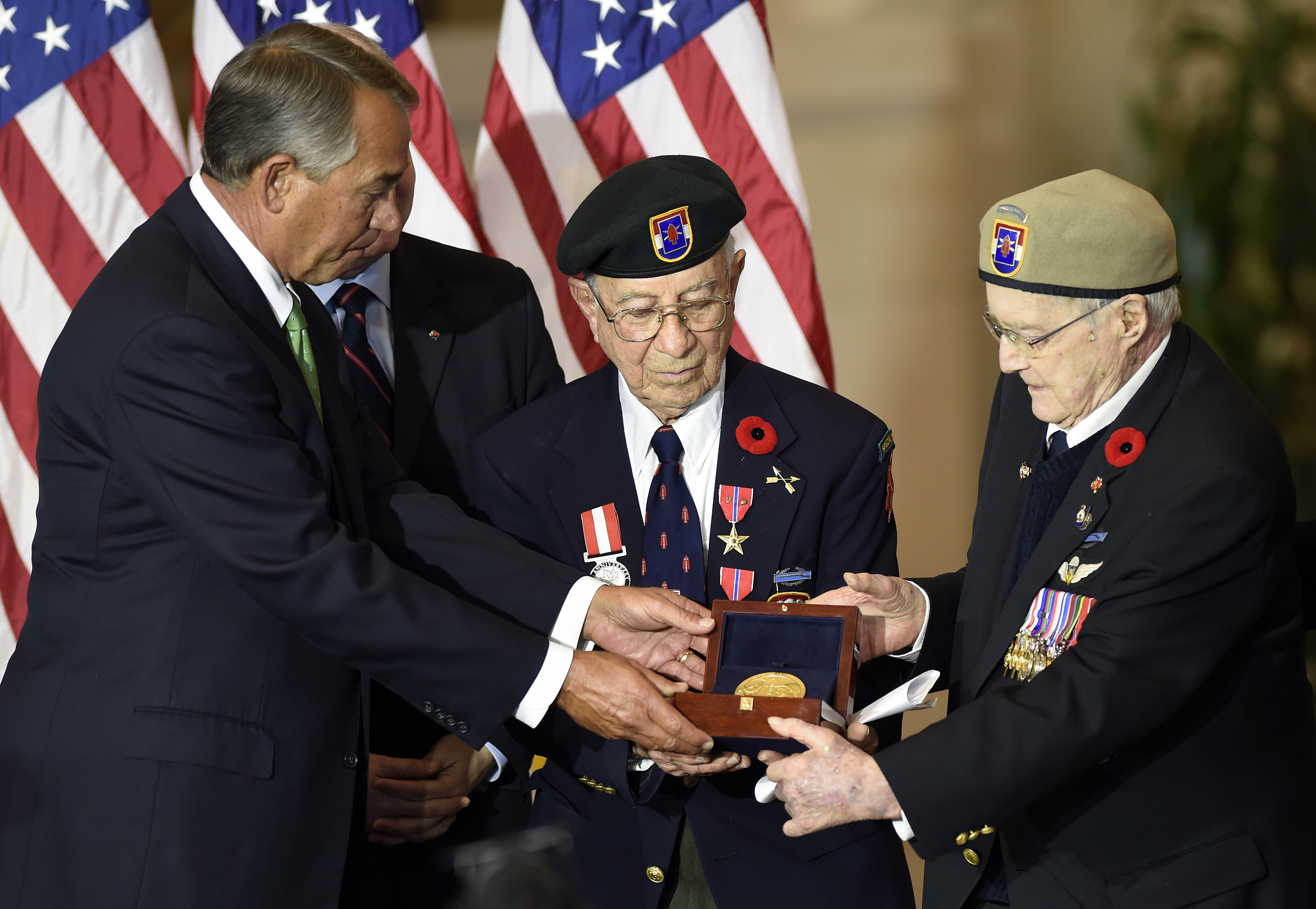 Congress awards gold medal to Devil's Brigade, WW II heroes