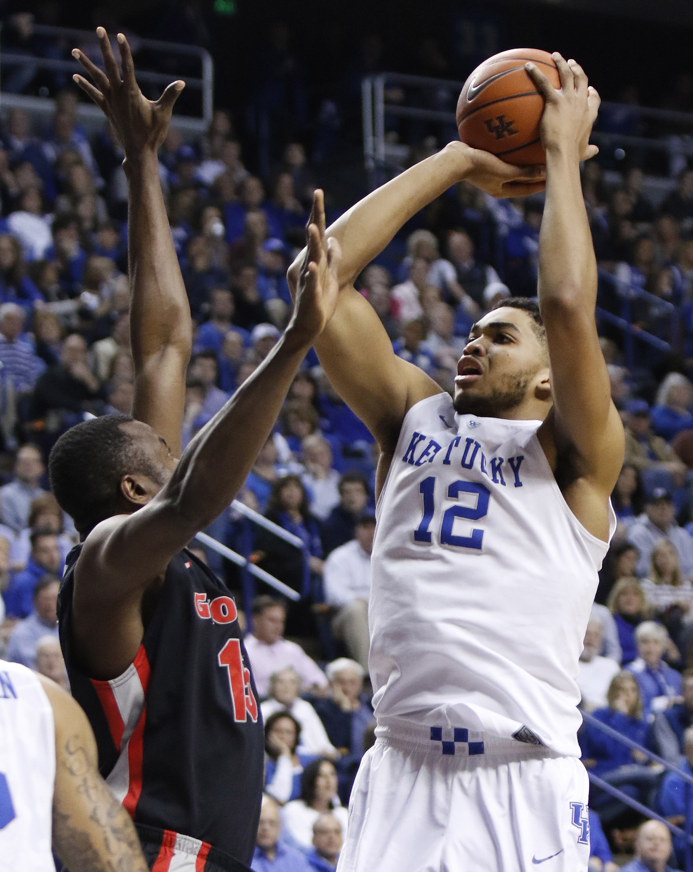 Andrew Harrison scores 23, No. 1 Kentucky turns back Georgia