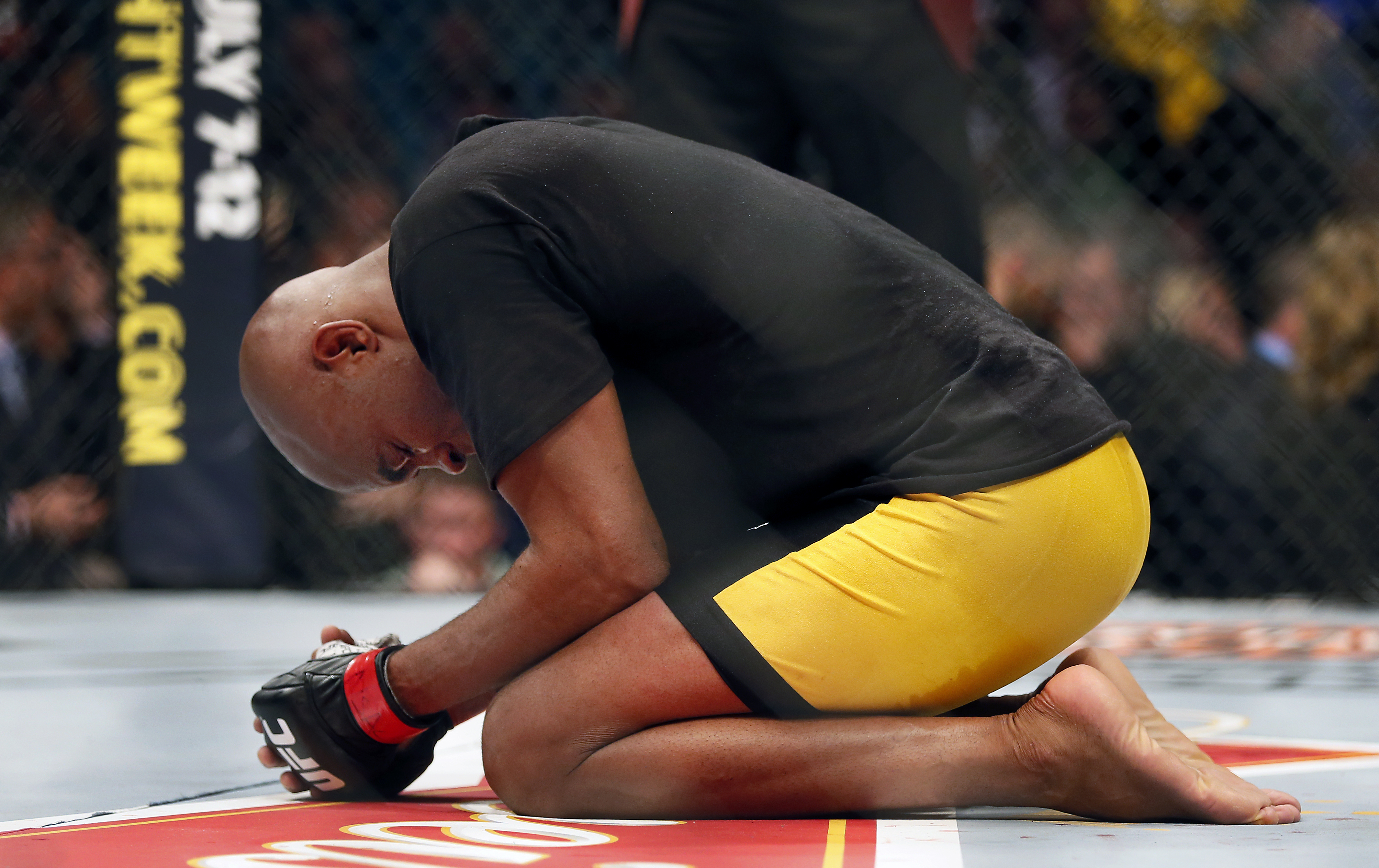 UFC says ex-champ Anderson Silva tests positive for steroids