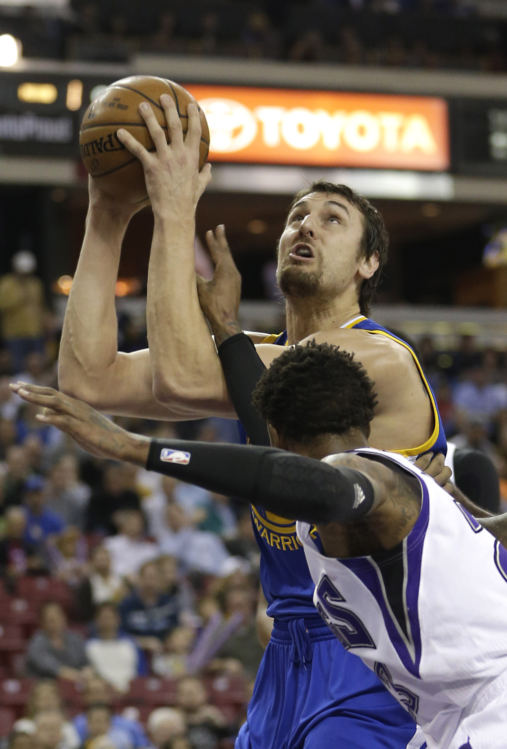 Warriors ride hot first-half stretch to beat Kings, 121-96