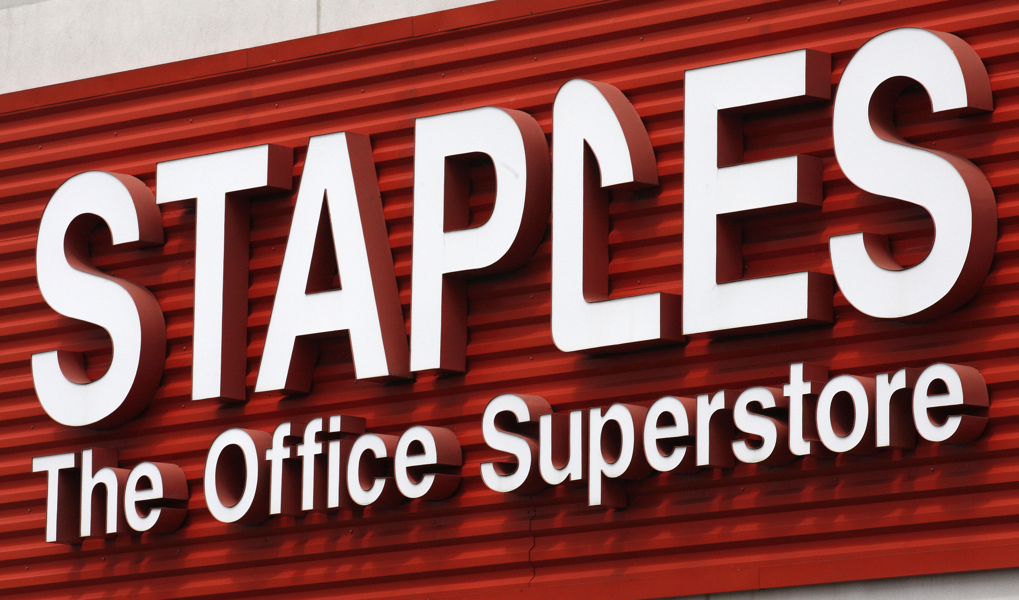 Staples buys Office Depot for $6B to keep pace with change