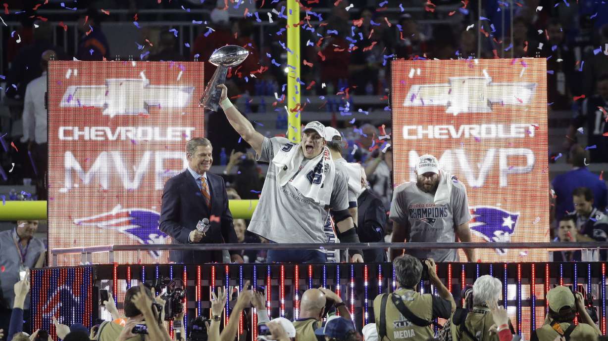 Patriots draw wild cheers from giddy fans at Boston parade
