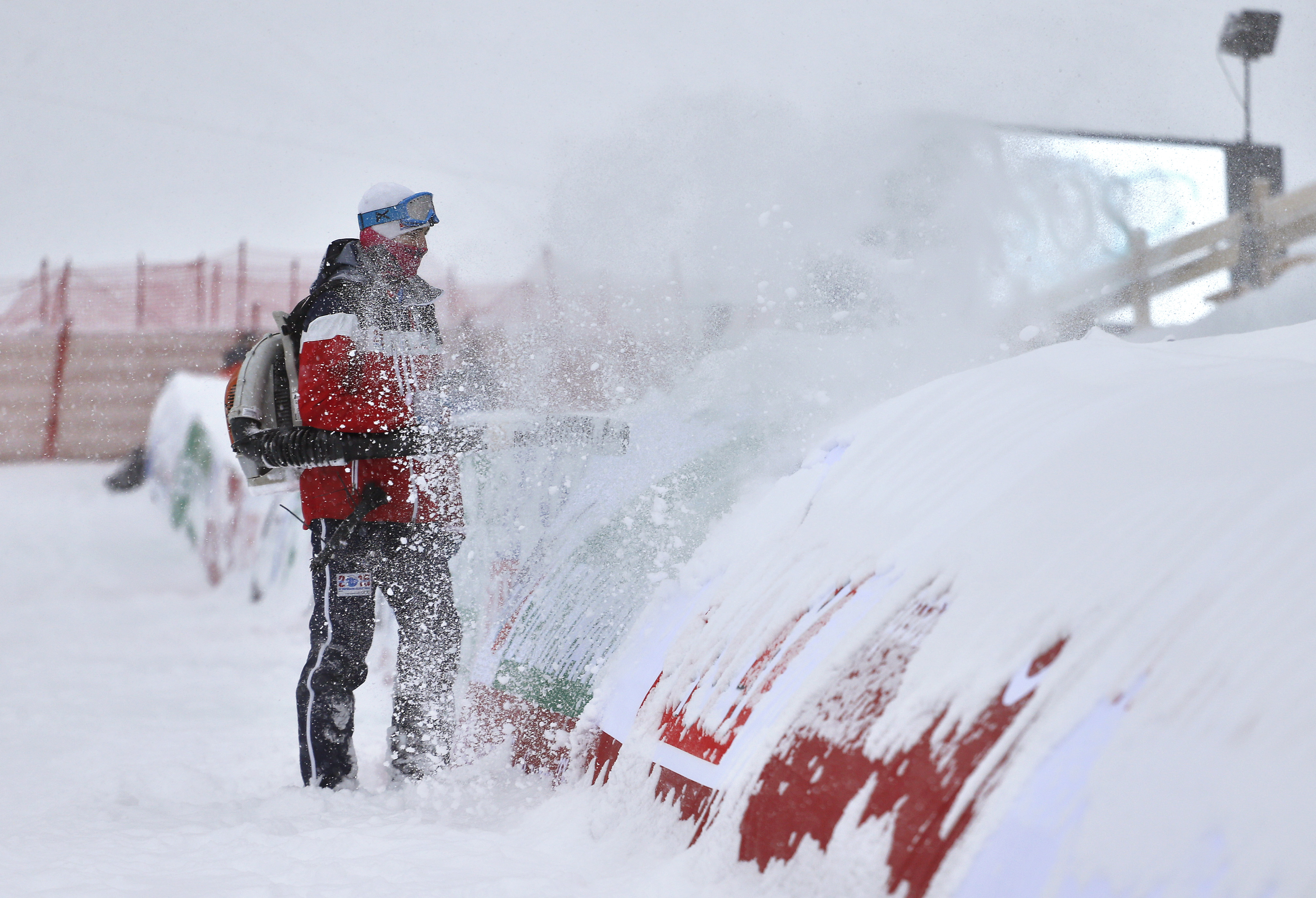 Men's super-G race at worlds rescheduled for Thursday