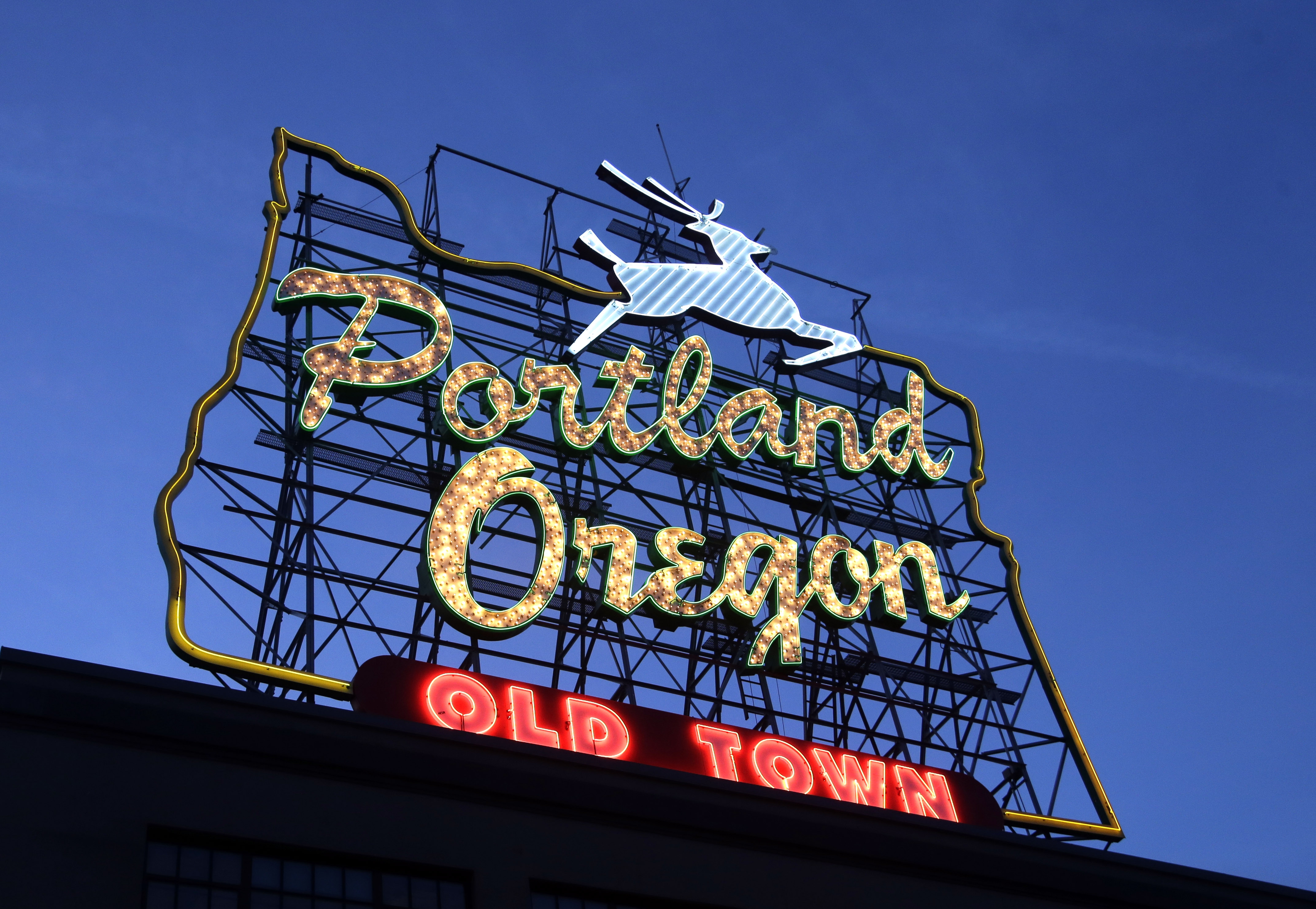Possible deal in Portland, Pabst brouhaha over iconic sign