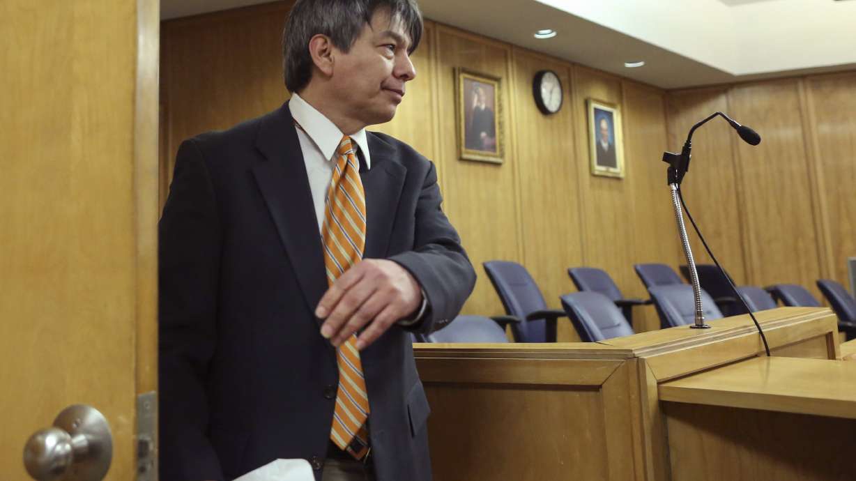 Prosecutor describes commune leader's reign at murder trial