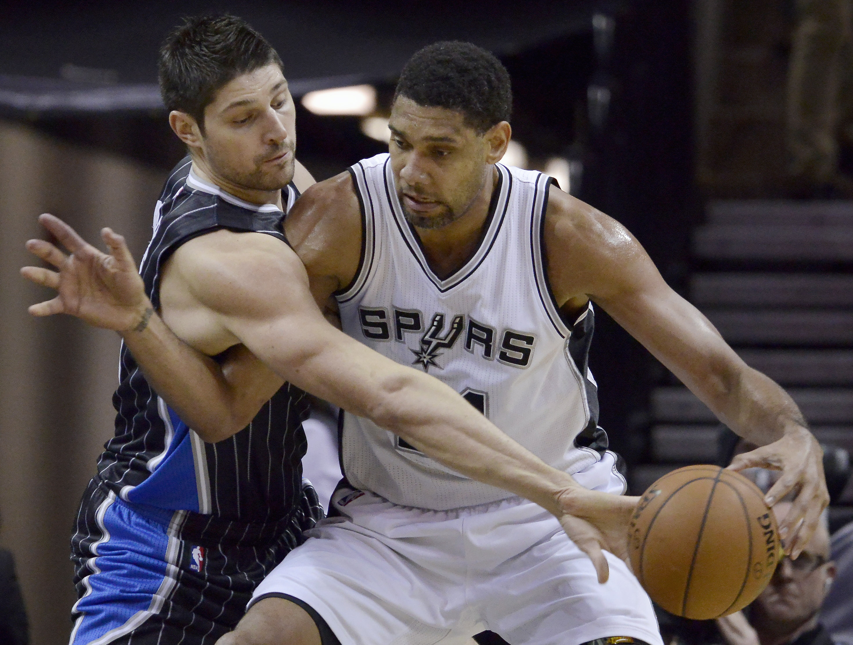 Duncan, Spurs send Magic to 10th straight loss
