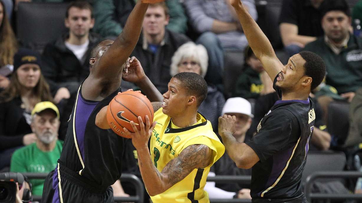 Young passes 2,000 points, Oregon beats Washington 78-74